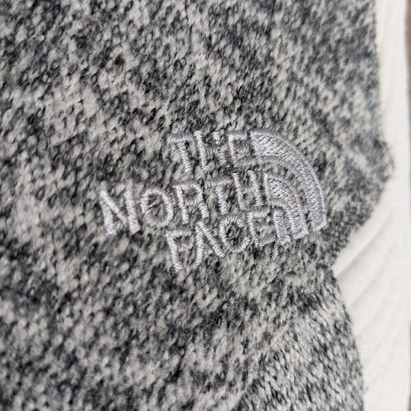 THE NORTH FACE two tone grey and white fleece lined jacket zip pull Small B1 - Picture 9 of 10